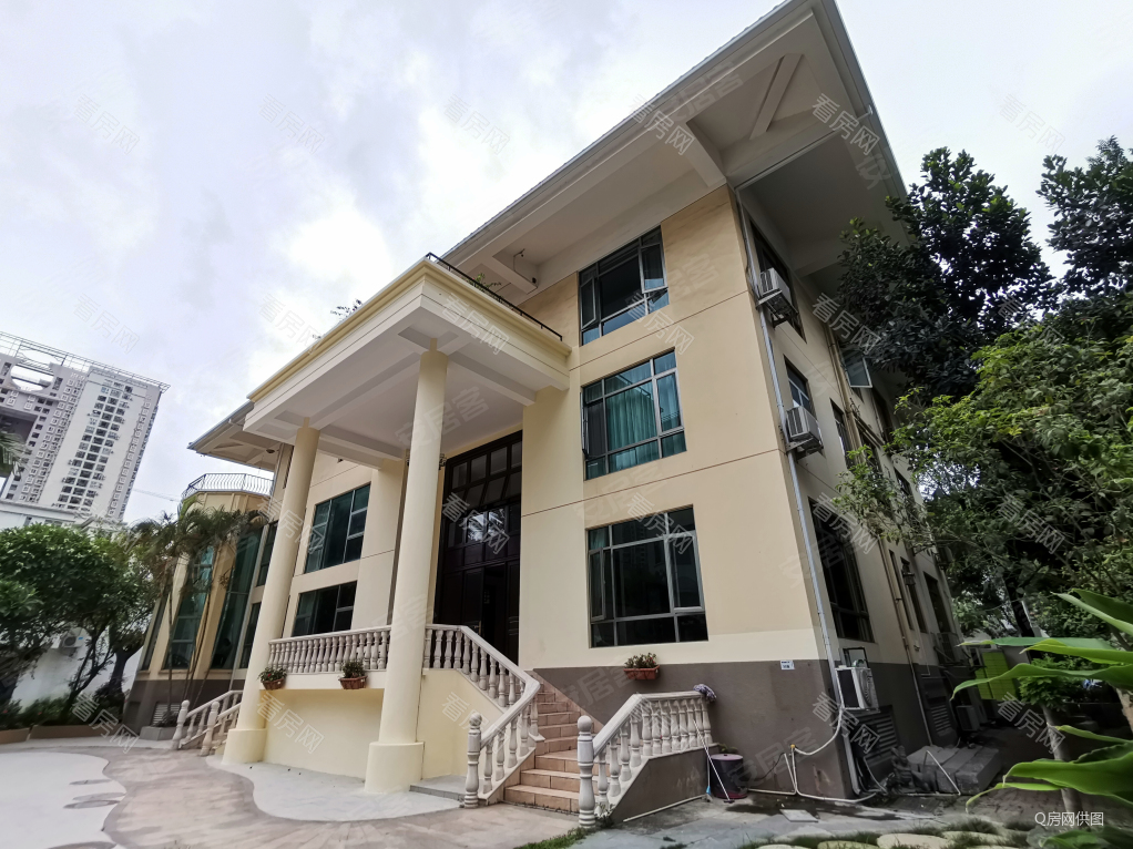 (新财)华侨新村,联排别墅,带私家花园,固定停车位