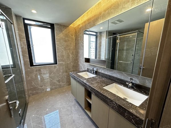 泸州江阳华润万象汇领秀嘉园欢迎咨询 金融中心 万象汇旁 精装套三出租房源真实图片