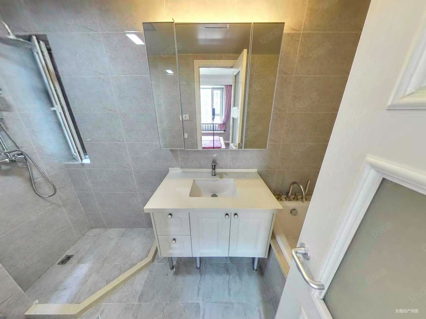 万科新都会3室2厅2卫94.51㎡南北118万