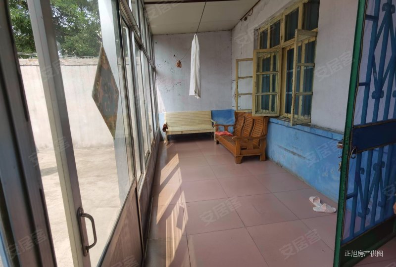 附房封的阳台 后厦子 出门 尚文带车库,坊子区粮食局宿舍二手房,25万