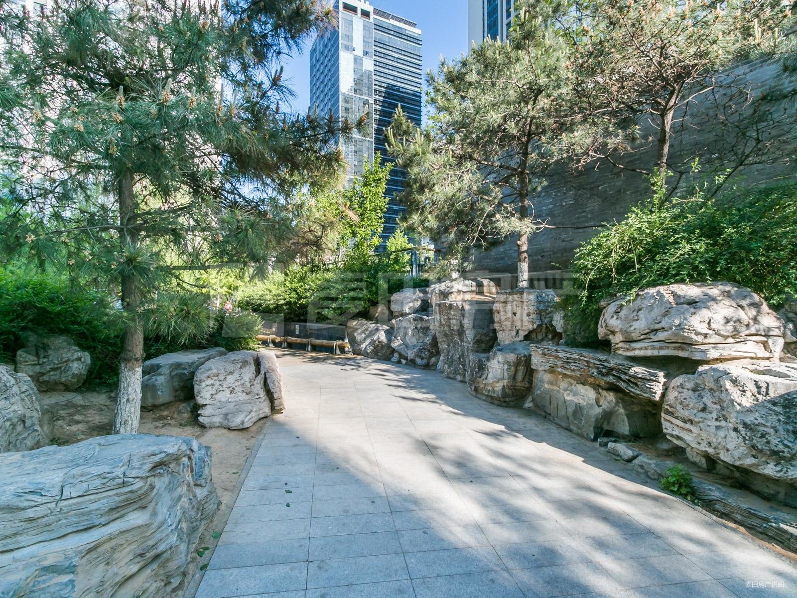 店长张广禹力荐国企封闭社区,小区环境好,方便看,周边配套成熟,天居园