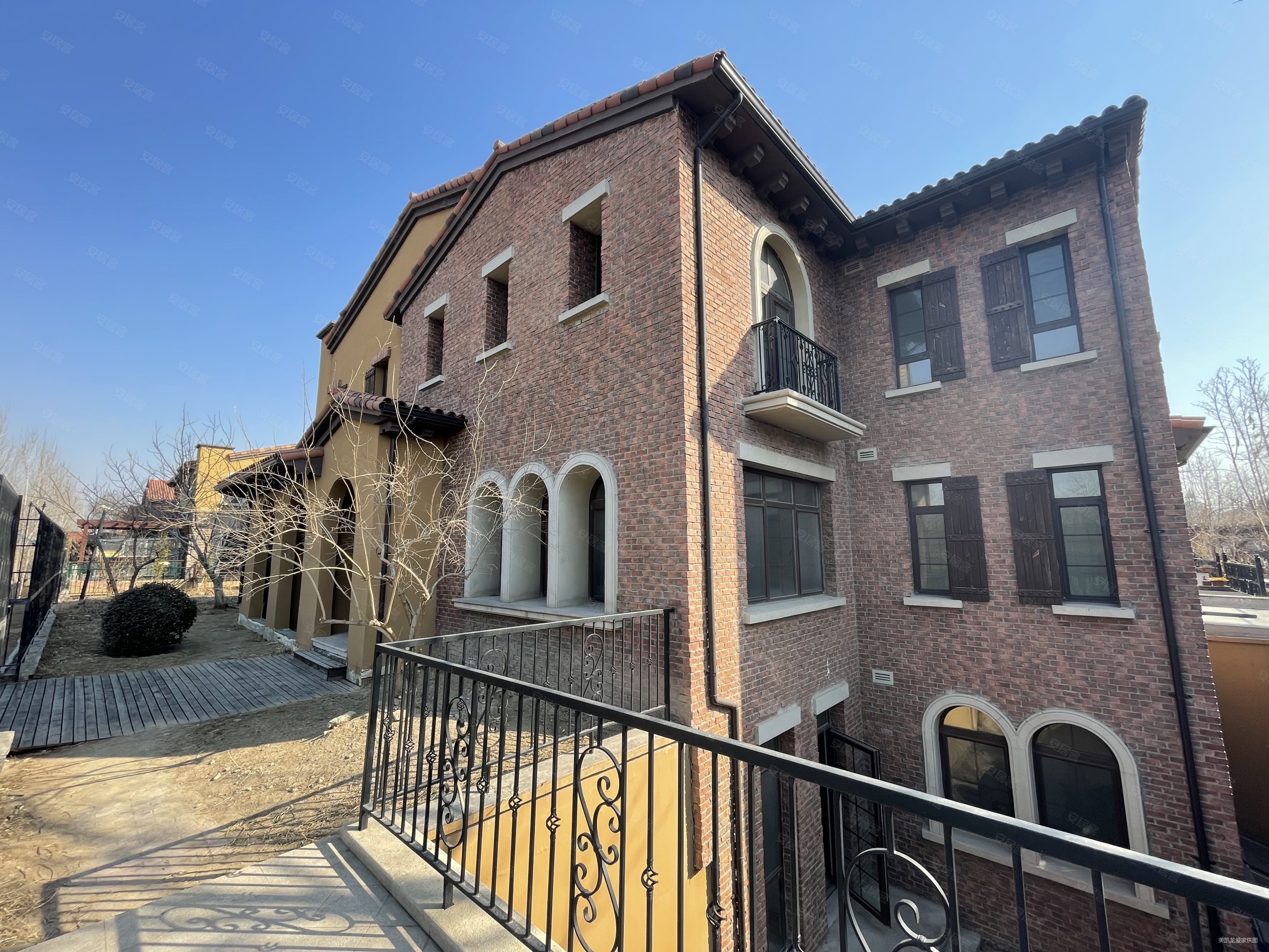 远洋傲北联排别墅4090平地下两层地上两层边户