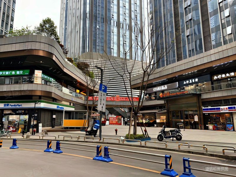 金牛万达对面龙湖上城天街清水套三户型东南向地铁口