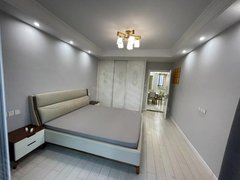 响水滨江路财富广场双语家属区电梯两室精装拎包入住年租15000，近爱情海，龙运出租房源真实图片