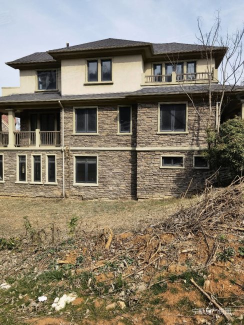 老山脚下山河水花园独栋别墅430平690万花园占地500多