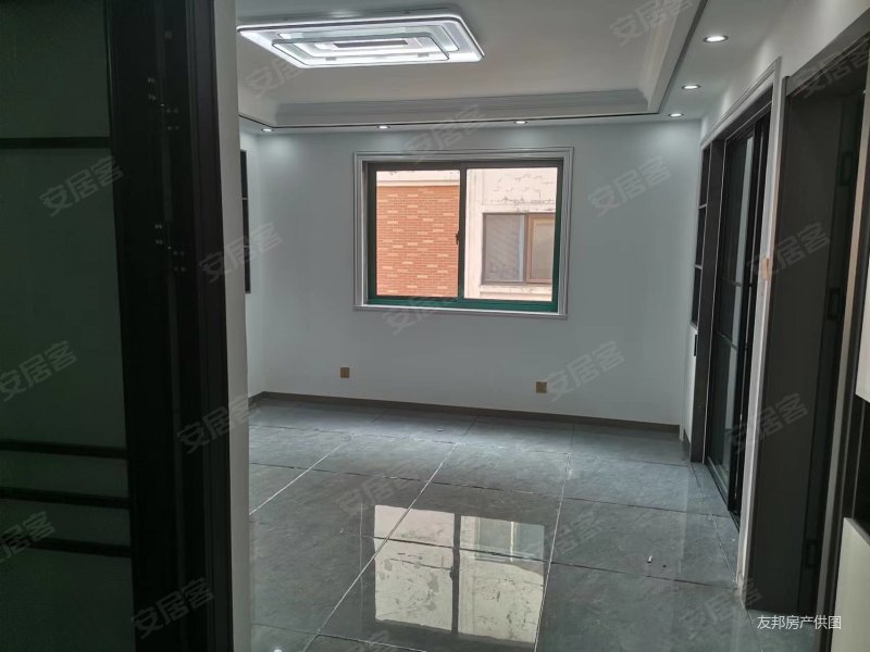 蔄山信泰威阳住人三楼西边户带储藏室三室精装