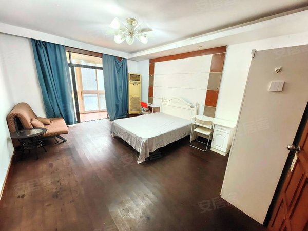 仁寿江南苑莘庄地铁口江南苑精装朝南超大厅卧出租,付一压一,随时看房