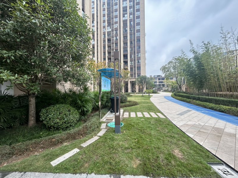 联发龙洲湾1号e区3室2厅2卫92.05㎡南70万