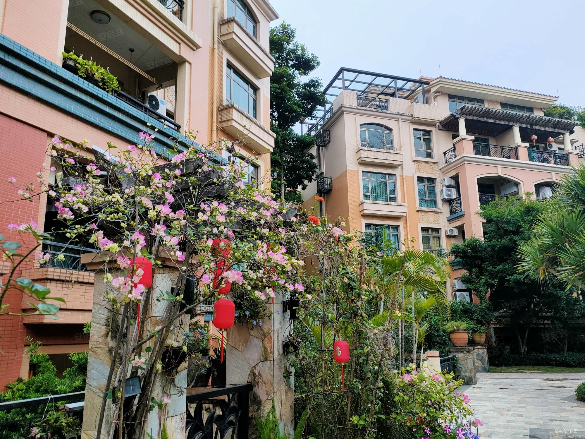 东骏豪苑2室2厅1卫83.44㎡南310万