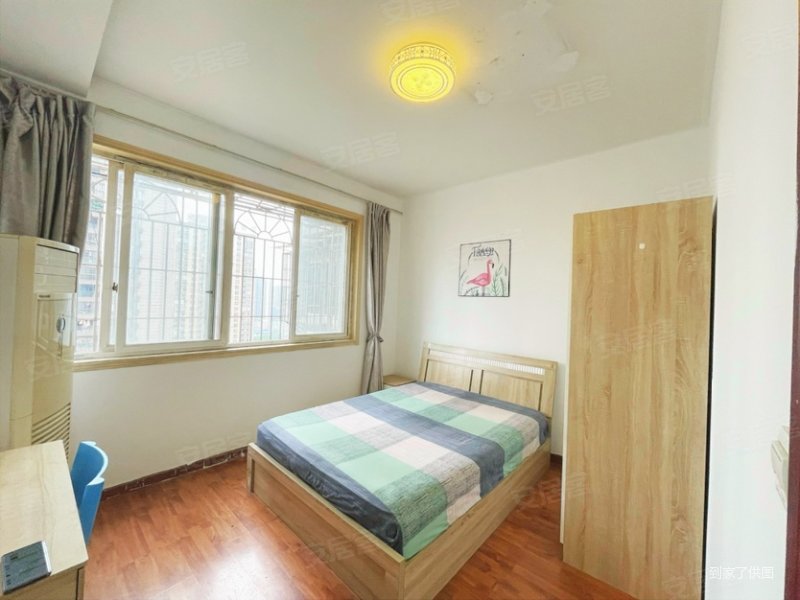 近医院 中间楼层采光好 精装可拎包入住 刚需两居 正规商品房,凌云阁