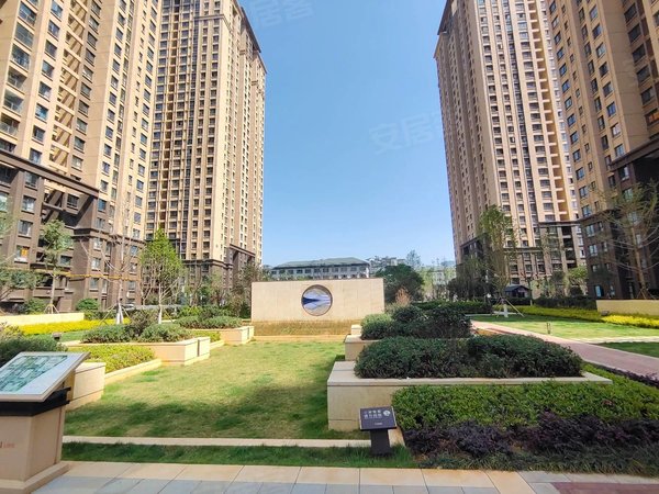 安宁春城大观1700三房 面朝小区花园 万达附近 大商汇对面 大润发旁