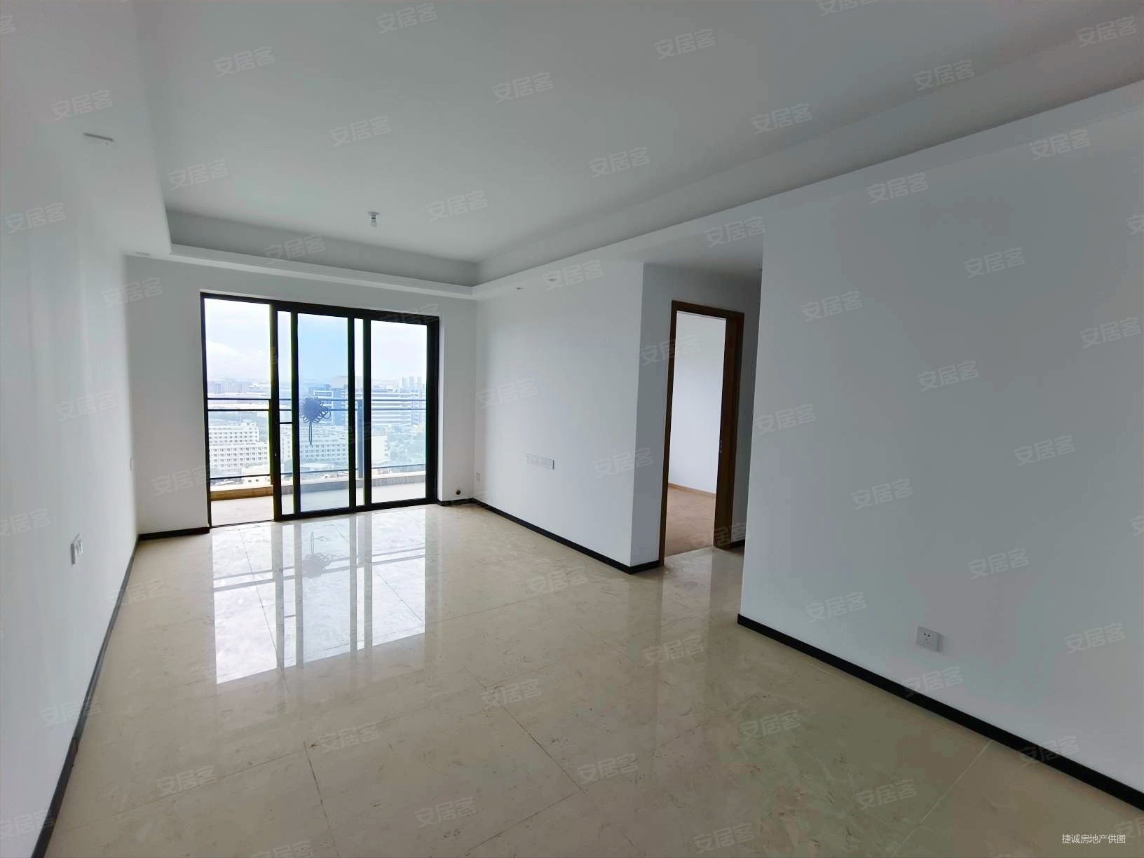 龙光玖龙郡 高楼层视野好 车位充足 次新小区 小三居 带电梯