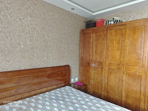 包头稀土高新区高新一中日月豪庭高新区 新光东路 日月豪庭 朝南方向 地暖 带空调 家电家具出租房源真实图片