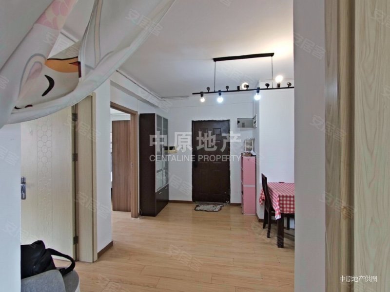 主卧朝南,电梯房,小区中心位置,诚意出售,精装修,保利金爵公寓二手房