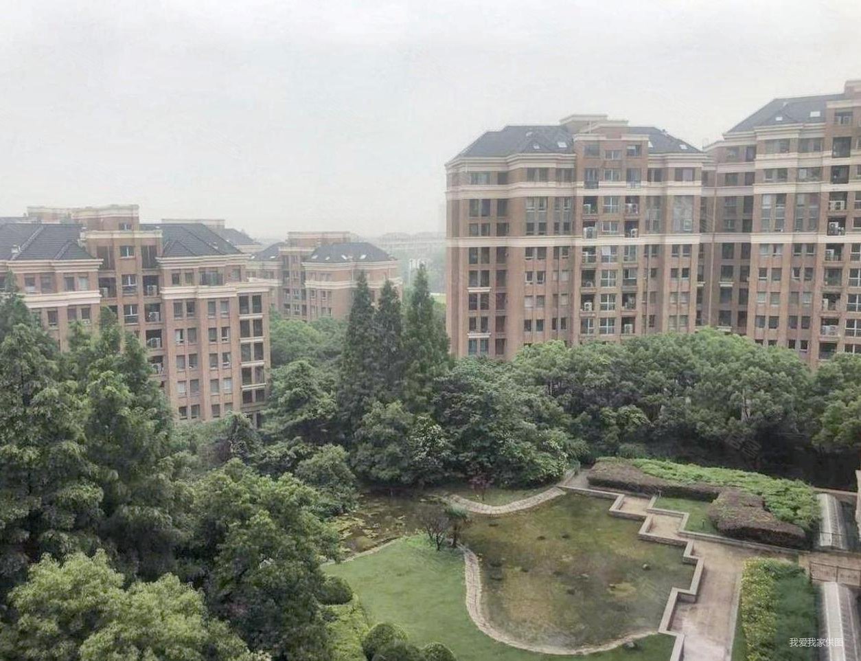 碧云花园(一期)4室2厅3卫255㎡南北2150万