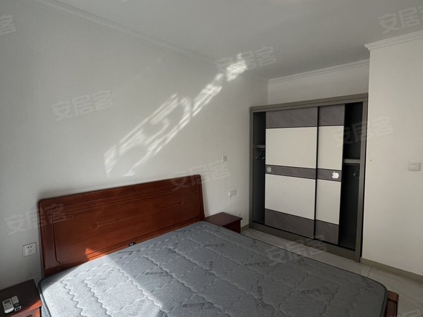 滕州北辛北辛城区祥云奥体华府奥体中心附近 奥体花园对面 奥体华府精装三室 中间好楼层出租房源真实图片