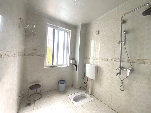 楚雄楚雄市开发区香樟湾古镇旁边 精装三房 二楼 拎包入住出租房源真实图片