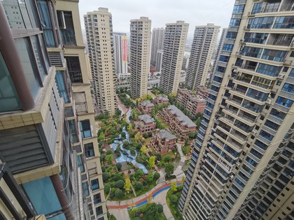 选用内部双层中空防潮房屋品质南门往东有船山广场,晶珠广场,香江百货
