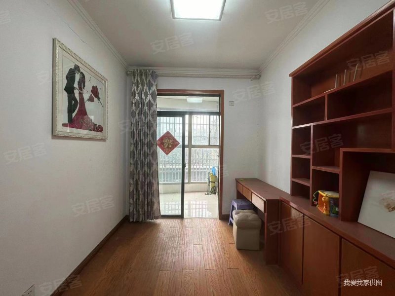 单价6300平送露台开价74万名仕家园精装三室两卫