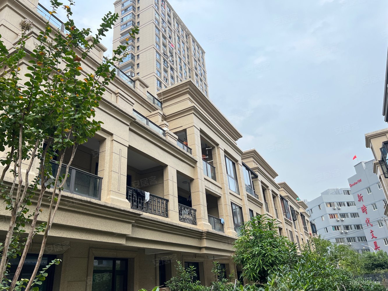 很诚心出售华鸿艺墅联排146平方目前的一套