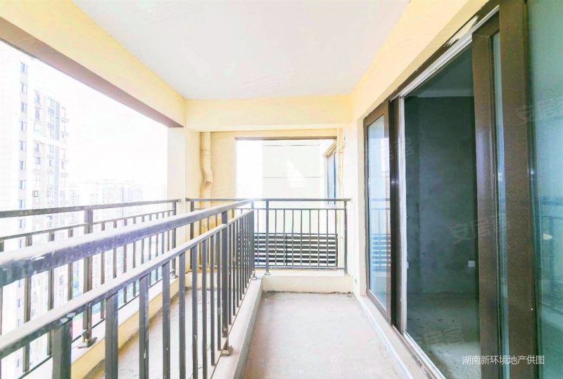 克拉美丽山庄4室2厅2卫143.5㎡南北145万