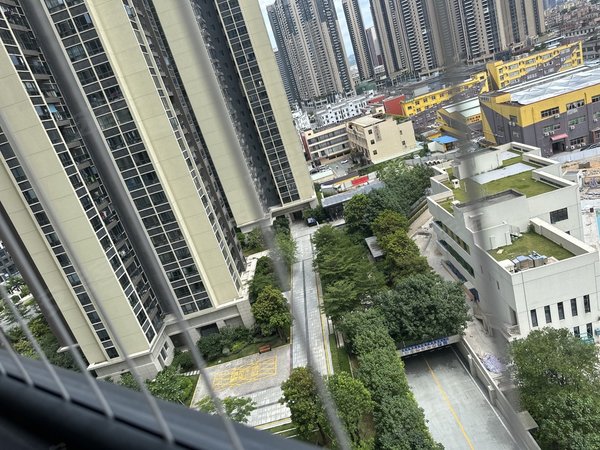 深圳坪山坪山佳华领悦广场近比亚迪,楼下是16号线新和站,可快速到达