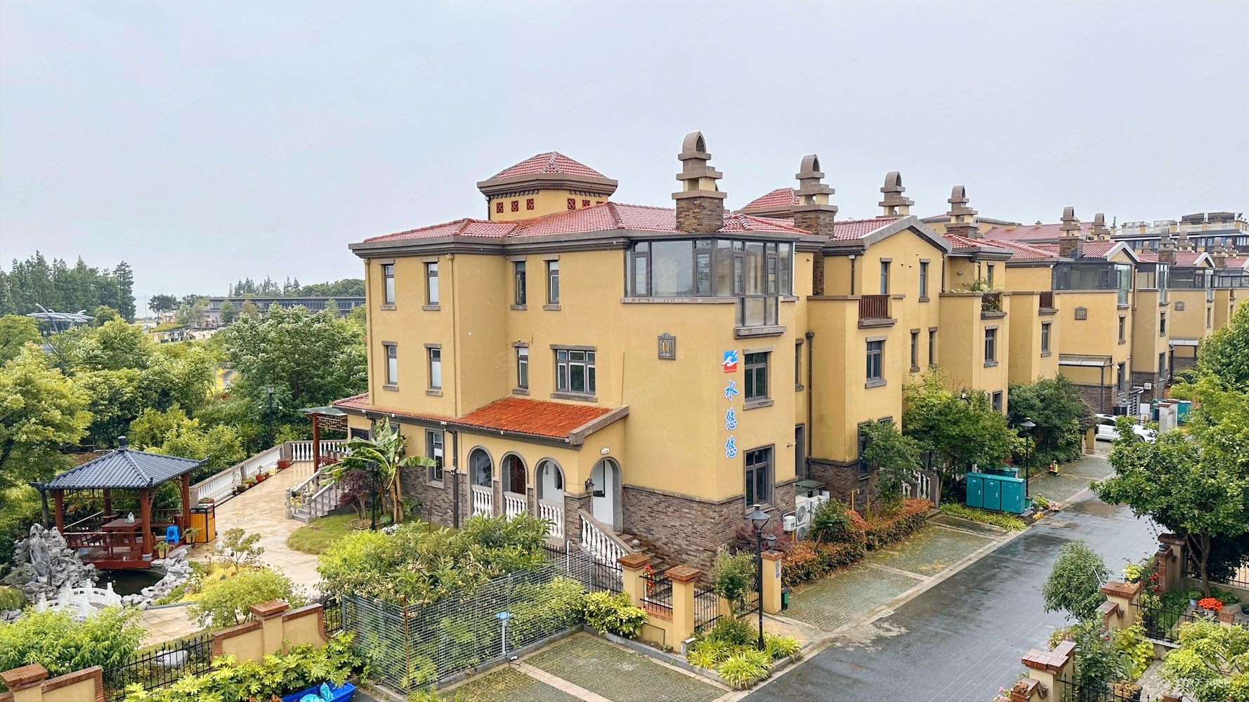 上海湾联排别墅,距离上海近,出门就是淀山湖,风景好!总价低