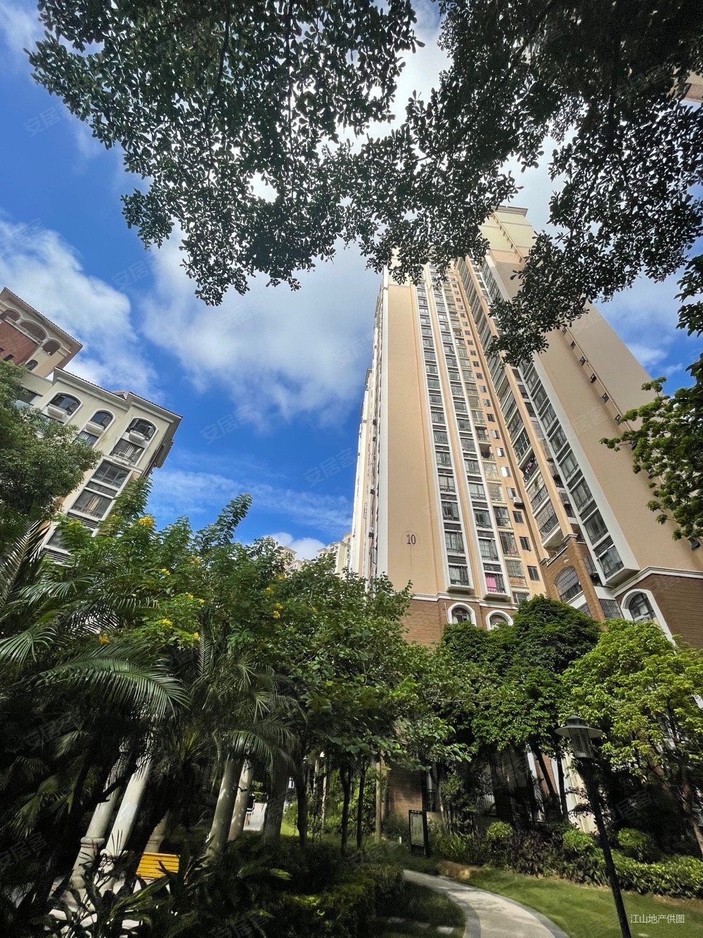 普罗旺斯大三房南北通透采光电梯中层可拎包入住