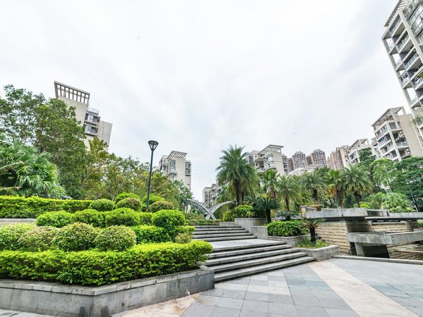 深圳宝安坪洲碧海富通城一期厅出阳台大三房,业主直降500,豪华装修