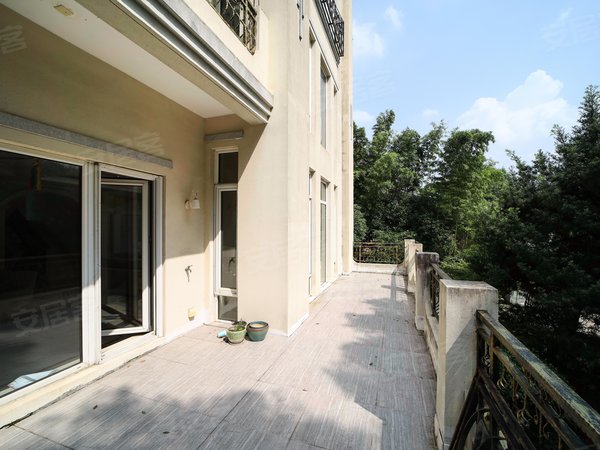 上海浦东碧云云间绿大地(别墅)主营碧云别墅南北区银杏苑!