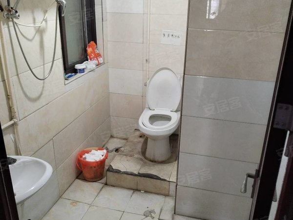 直租房不要中介费,银都水岸一室两户用一个卫生间500元月