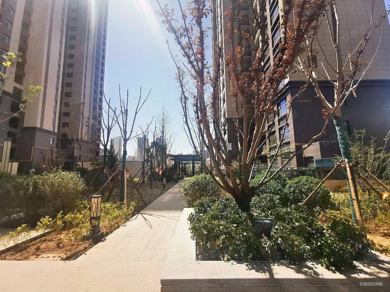 东方安宁区政府德源府1417平三室两厅