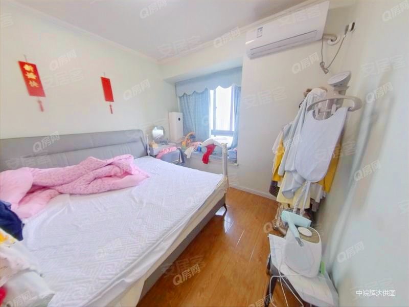 绿地派克公馆 小三居 房龄新 交通便捷 高楼层采光充足