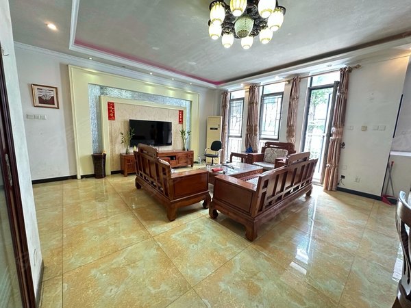 深圳龙岗龙岗中心城中央悦城叠加别墅出租 带地下室和独立私家车位