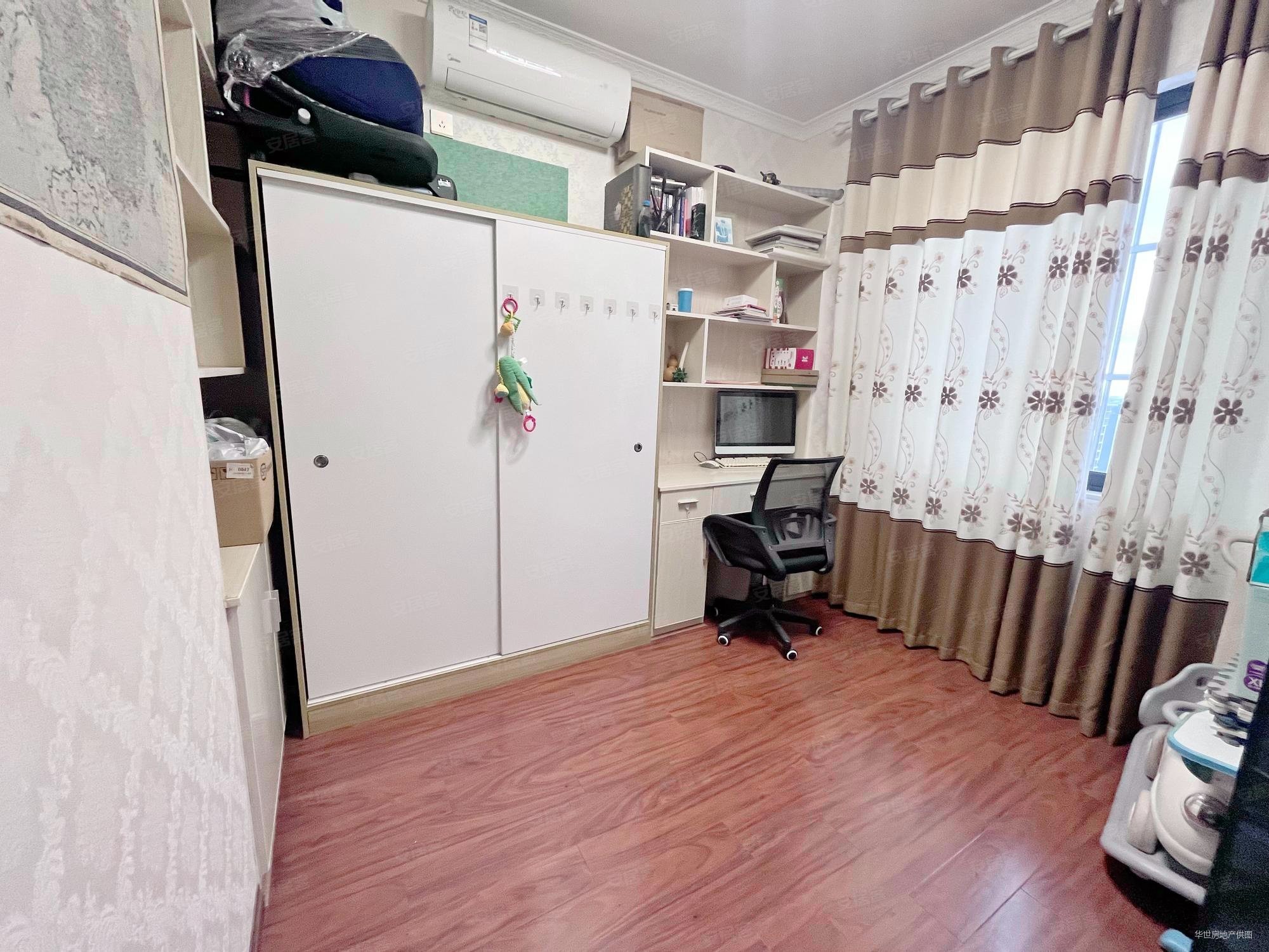 银诚东方国际4室2厅2卫116㎡南北95万