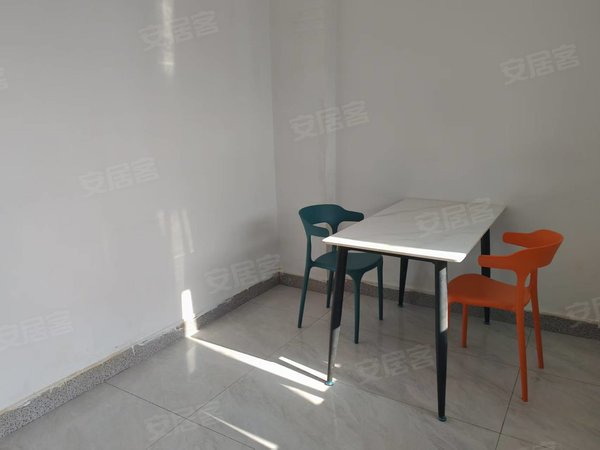 金华东阳横店华夏大道216号小区华夏大道216号小区 1室1厅1卫 精装修 电梯房 有阳台出租房源真实图片