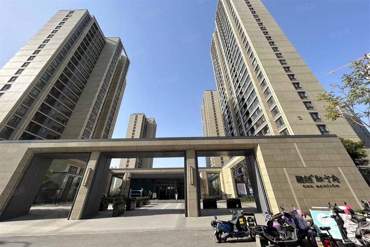 融创长江一号 精装修 一楼底复 交通便利 南北通透 单价低,融创长江壹