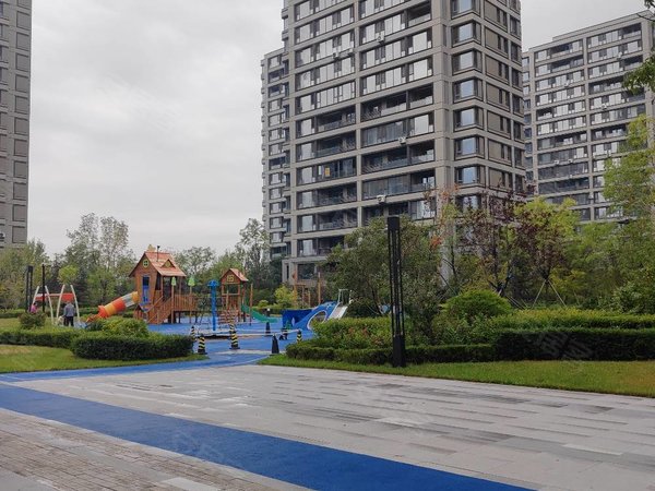 沈阳铁西经济技术开发区融创城(四期)融创城99平出租  豪华装修拎包即