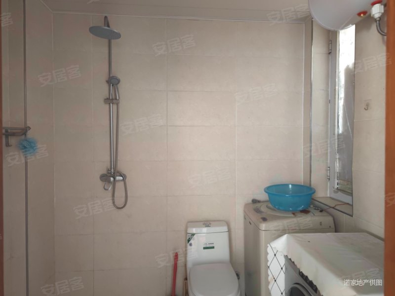 南北通透 满二 刚需小三居 精装可拎包入住 商业配套成熟,聚美东湾