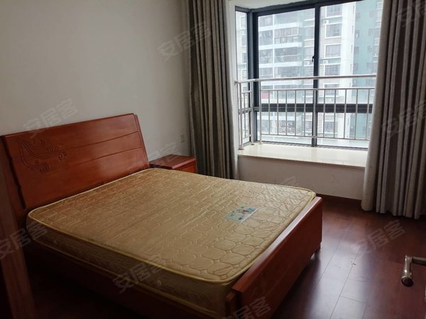 防城港港口中央商务区翡翠园翡翠园中层带空调,四房两厅两卫1200元月