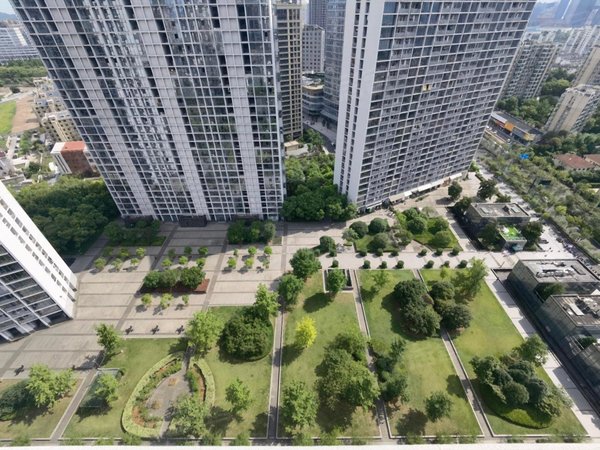 杭州滨江彩虹城六合天寓全屋地暖带车位 四房朝南 可见江景 大落地窗