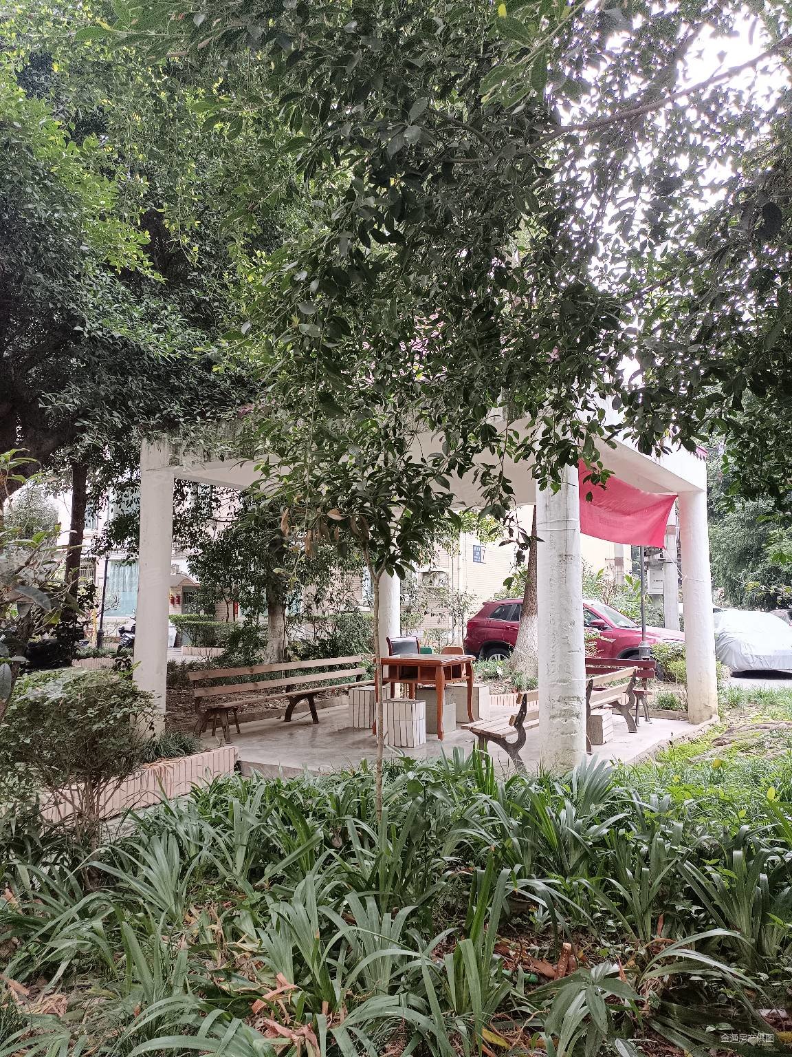 二环旁临地铁和快速公交东晖花园3楼精装套二户型好安静急售