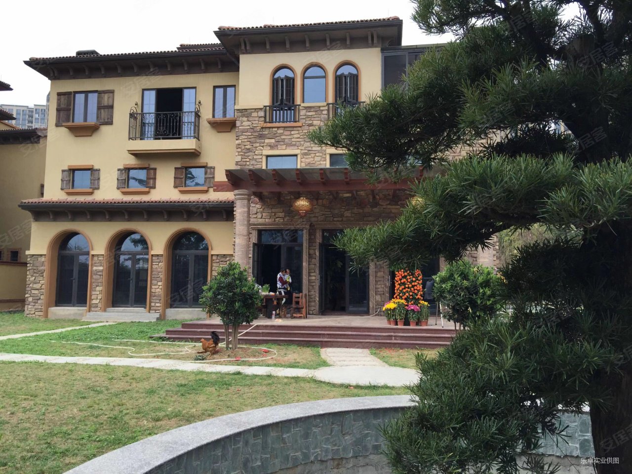 1000多平私家花园加装电梯豪华装修方直珑湖湾别墅头排