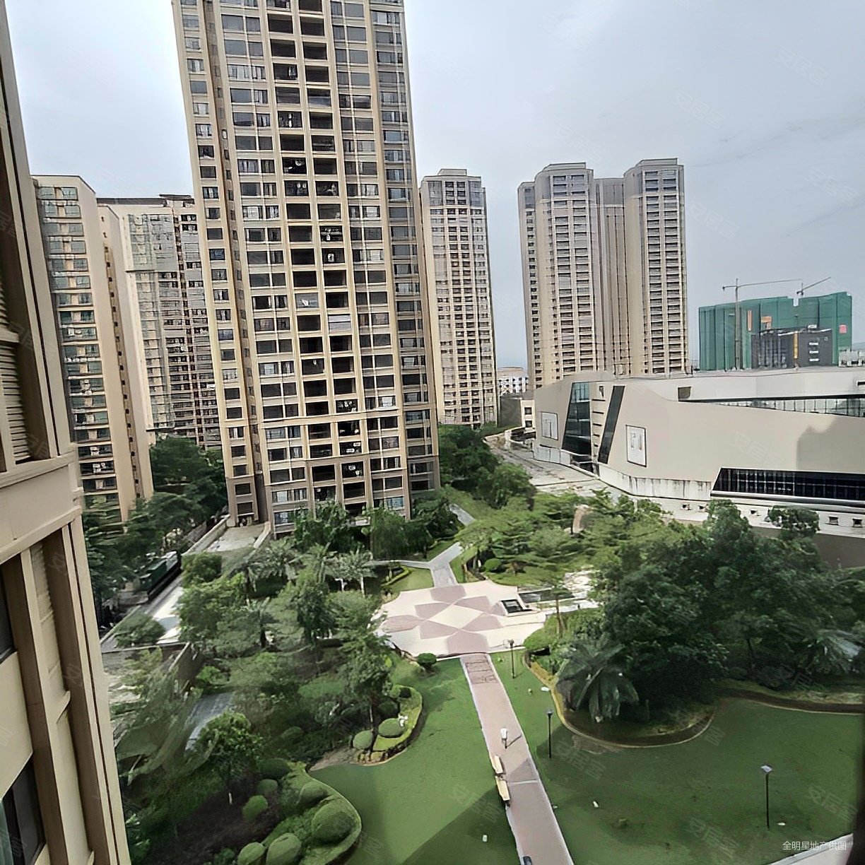 信鸿广场四房出售家私家电齐全拎包入住