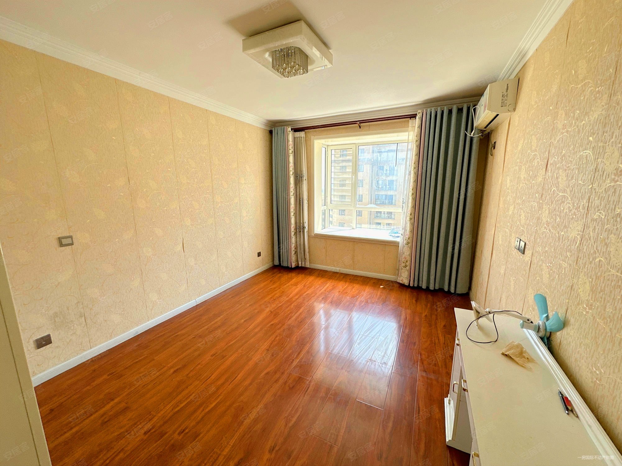 板楼 电梯房 商业配套成熟 满五 高楼层采光充足 小三房,金日紫都二手