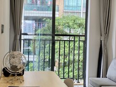 珠江壹号公馆 泊寓 限时免租一个月 复式带阳台 押一付一
