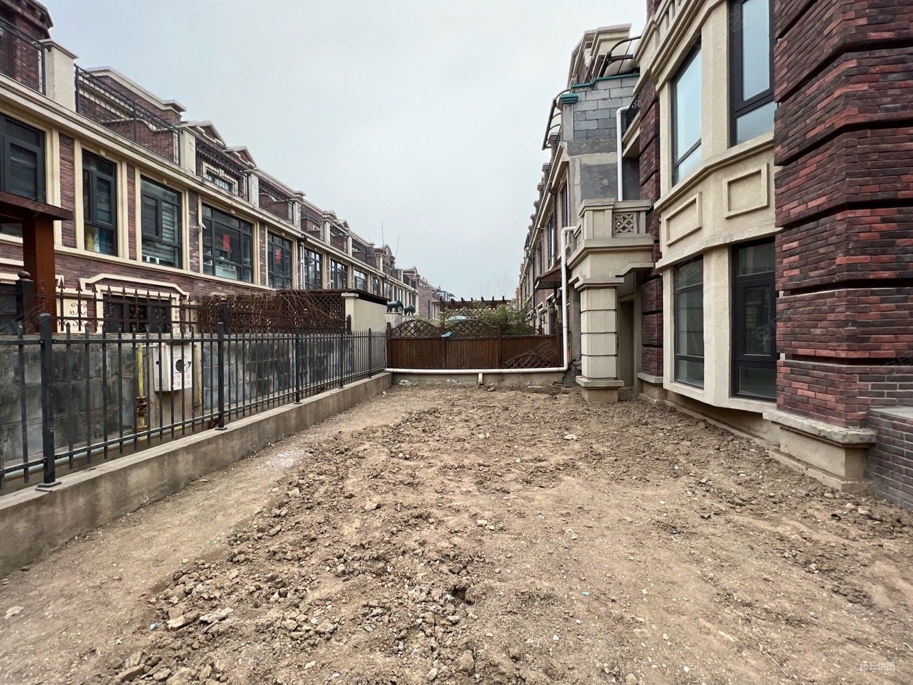 旭辉御府别墅金角边户100多平米边户带地下车位带阁楼