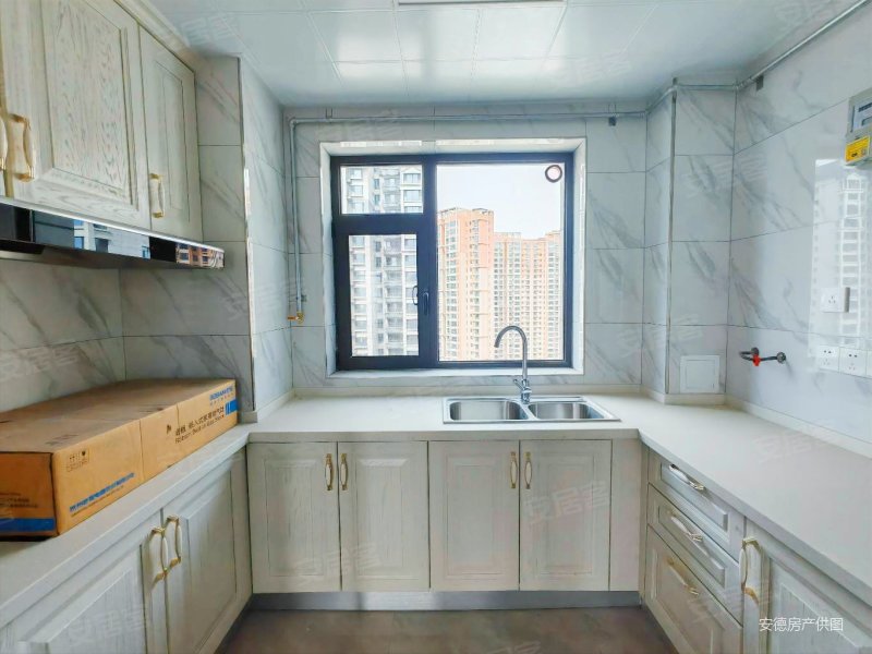 长城嘉峪苑一期3室2厅2卫124.31㎡南北150万