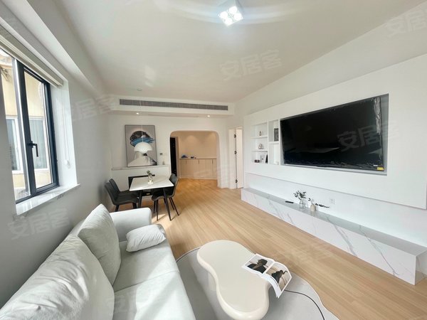 上海长宁古北宋园路46弄小区新出,全屋精装修,业主委托出租,看房随时