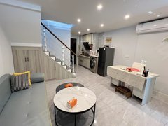 新乡红旗新悦城创客公园里loft精装上下两层复式标准的1室一厅一厨一卫出租房源真实图片